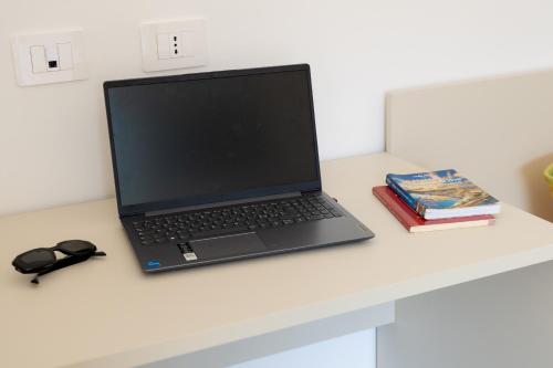 Una televisión o centro de entretenimiento en MIFRA SUITES