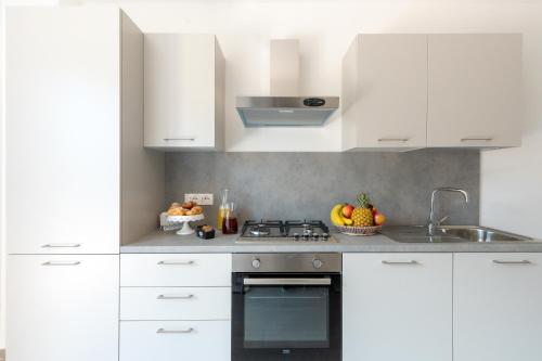 Una cocina o cocineta en MIFRA SUITES