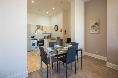 a dining room and kitchen with a table and chairs at Temple Bar Essex Apartments in Dublin