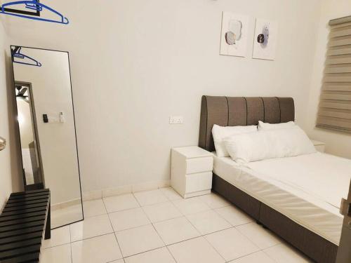a bedroom with a bed and a mirror in it at IPOH MENGLEMBU LOHAS 4BR3Bath14 PAX in Ipoh
