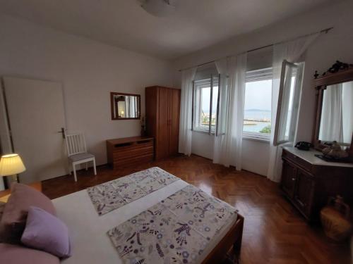 Ένα ή περισσότερα κρεβάτια σε δωμάτιο στο Apartment Karmen by the sea
