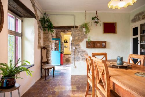 a kitchen and dining room with a wooden table and chairs at Casa Luna in Monesiglio