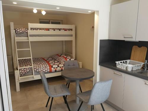 Studio pour 3 personnes à 1 station de métro de Paris