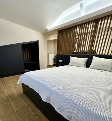 a bedroom with a large bed with white sheets at Siel Residences in Perea