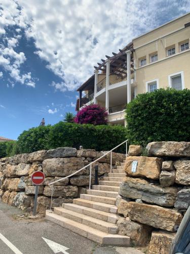 Cap Estérel FH007 JARDIN PRIVATIF ET CLÔTURÉ ,vue Mer,piscines , parking couvert,COUP DE CŒUR