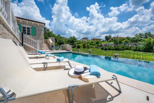 Πισίνα στο ή κοντά στο Villa Valffiorita by Briskva