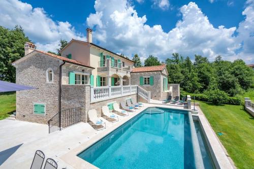 Πισίνα στο ή κοντά στο Villa Valffiorita by Briskva