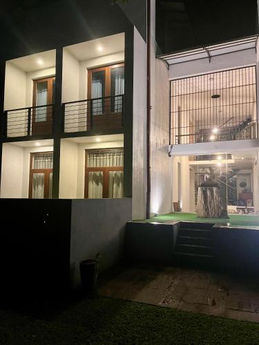 El edificio en el que está la habitación en casa particular
