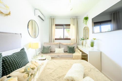 Estudio Teatinos Málaga living