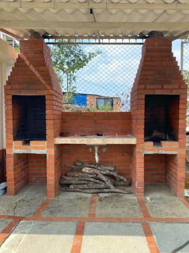 a brick fireplace with a bench in the middle at Apartamento San Gil Amoblado in San Gil