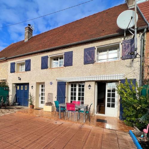 La Maison aux Volets Bleus