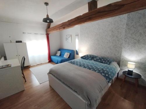 Photo de la galerie de l'établissement La Maison aux Volets Bleus, à Pagny-le-Château