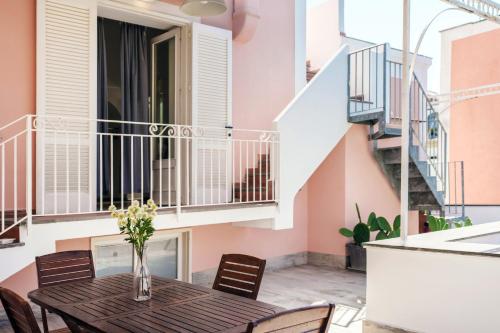 Un balcón o terraza de Gioia 13 Rooms & Apartments
