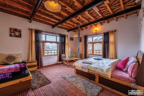 Postel nebo postele na pokoji v ubytování Pema's Cottage Chicham Kaza