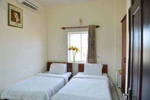 Postel nebo postele na pokoji v ubytování Oc Tien Sa Hotel