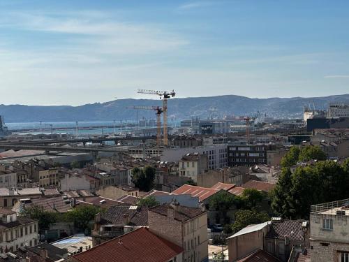 Photo de la galerie de l'établissement Magnifique T2 vue mer et jacuzzi, à Marseille