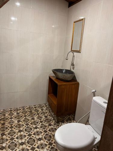 Un baño de Pondok Manca