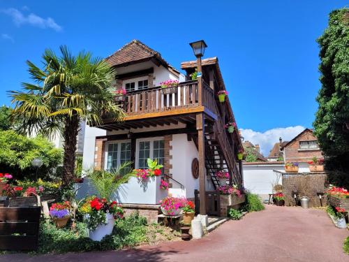Gîte Le Balcon Flaubertにある庭