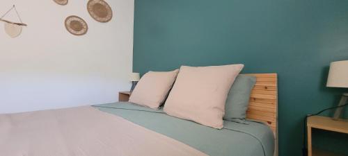 Una cama o camas en una habitación de Chez Valéric