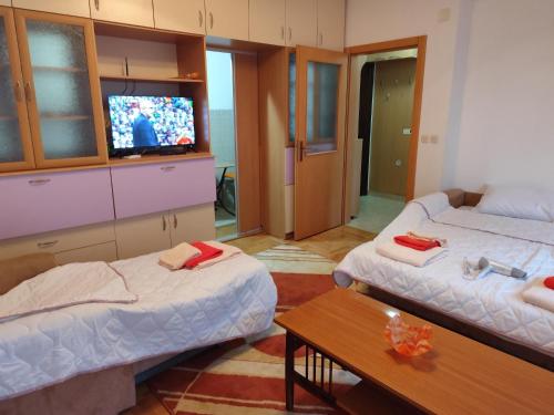 En eller flere senge i et værelse på Ni-Ko