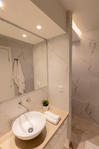 Acropolis Local Loft
