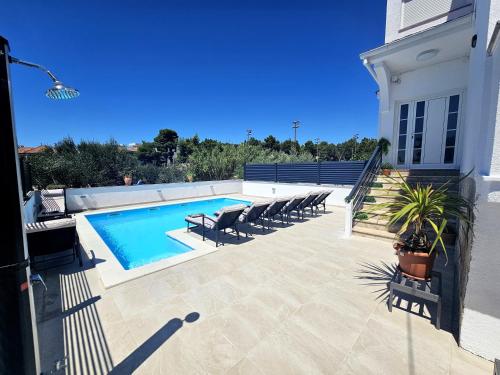 Villa Lungomare with private pool