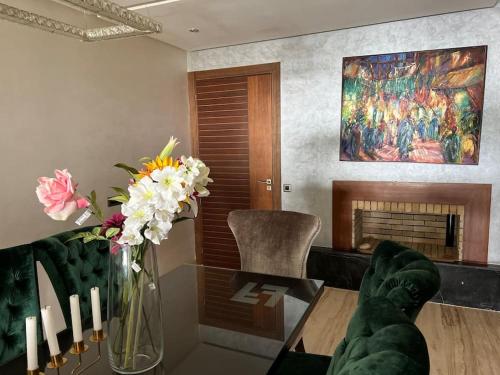 Photo de la galerie de l'établissement Plongez dans le luxe appartement avec piscine, à Dar Bouazza