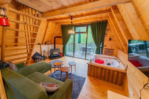a living room with a tub in a cabin at Kervan Konaklama in Ardeşen