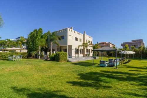 Taman di luar Villa Naciri en plein golf avec vue sur Atlas
