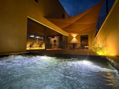 Maison d'architecte avec piscine-spa chauffé en centre ville de Vaison-la-Romaine