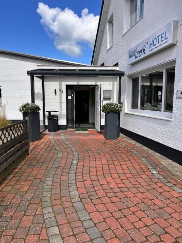 a brick walkway in front of a building at tauwerk Hotel in Wilhelmshaven