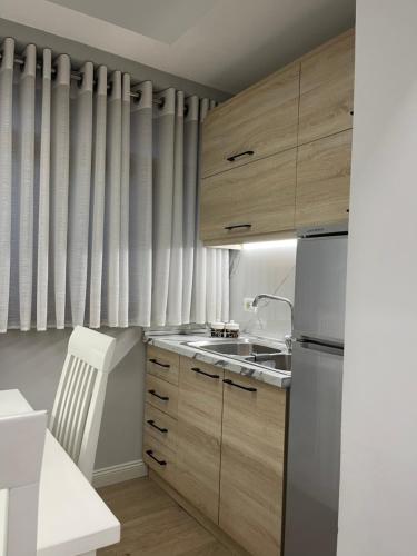 Kuchyň nebo kuchyňský kout v ubytování Shtepi Pushimi Xhoi