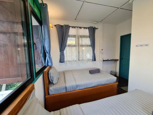Ein Bett oder Betten in einem Zimmer der Unterkunft TepbunthomHouse Ayutthaya