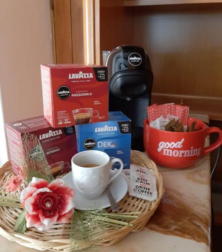a basket with a cup of coffee on a table at Meridiana in Santa Maria del Molise