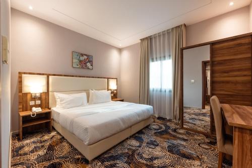 Ένα ή περισσότερα κρεβάτια σε δωμάτιο στο GH HOTEL - فندق جي اتش