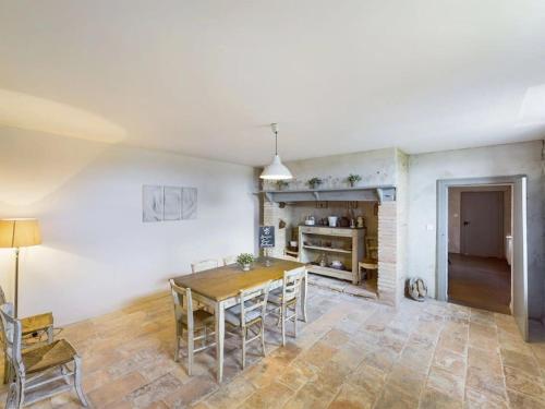 a kitchen and dining room with a table and chairs at Manoir des Barrayrous in Nègrepelisse
