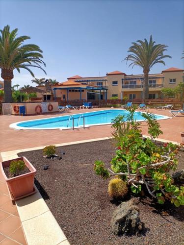 CASA ANITA, pool sea and surf in Corralejo