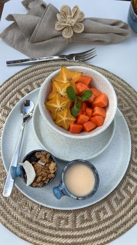 a plate with a bowl of carrots and a bowl of dip at Terrazul Barichara in Barichara