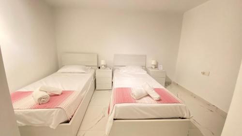 Postel nebo postele na pokoji v ubytování R3 Cozy Msida for 2 with Twin Beds
