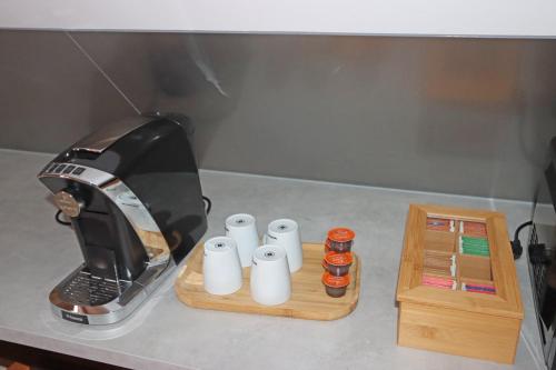 Set per la preparazione di tè e caffè presso Adel FeWo am Herzzentrum