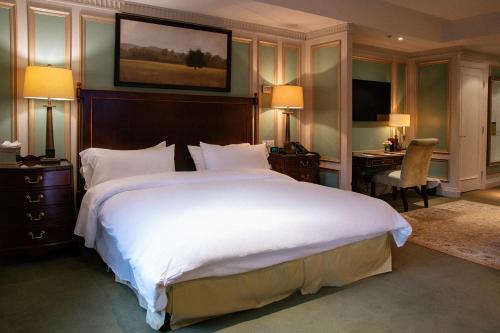 Windsor Arms Hotel Image