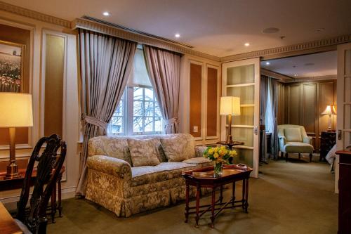 Windsor Arms Hotel Image