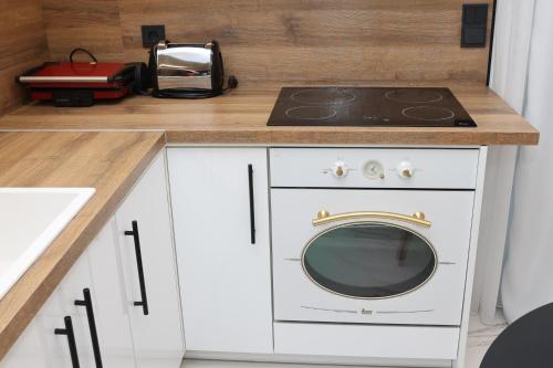 Una cocina o zona de cocina en Paris-Irini Studios And Apartments