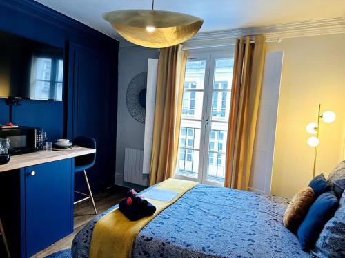 Кровать или кровати в номере Le Royal - Vieux Rennes