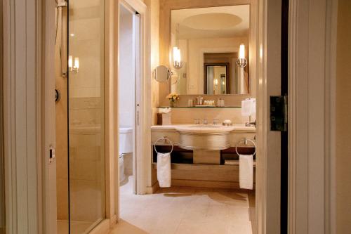 a bathroom with a sink and a mirror at Windsor Arms Hotel in Toronto
