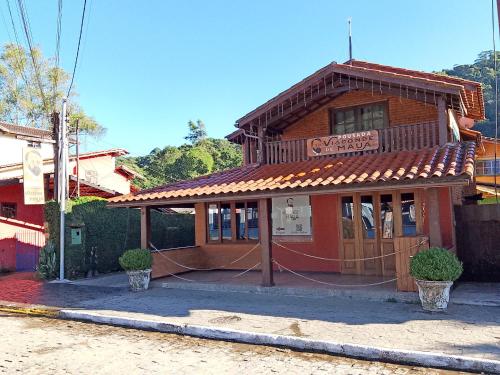 a building with a restaurant on the side of a street at Pousada Visconde de Mauá in Visconde De Maua