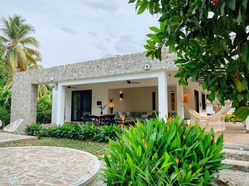 Zahrada ubytování NEW beach villa w pool between Tayrona & Palomino