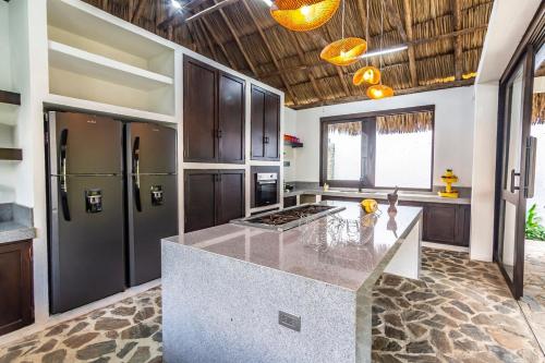 Kuchyň nebo kuchyňský kout v ubytování NEW beach villa w pool between Tayrona & Palomino