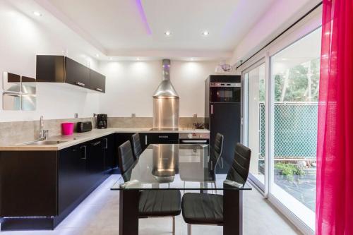 Photo de la galerie de l'établissement Très beau appartement terrasse la Baule Les Pins, à La Baule