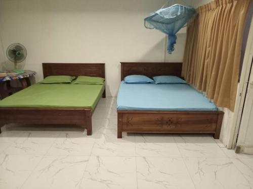 Cama o camas de una habitación en The Beehive Hotel